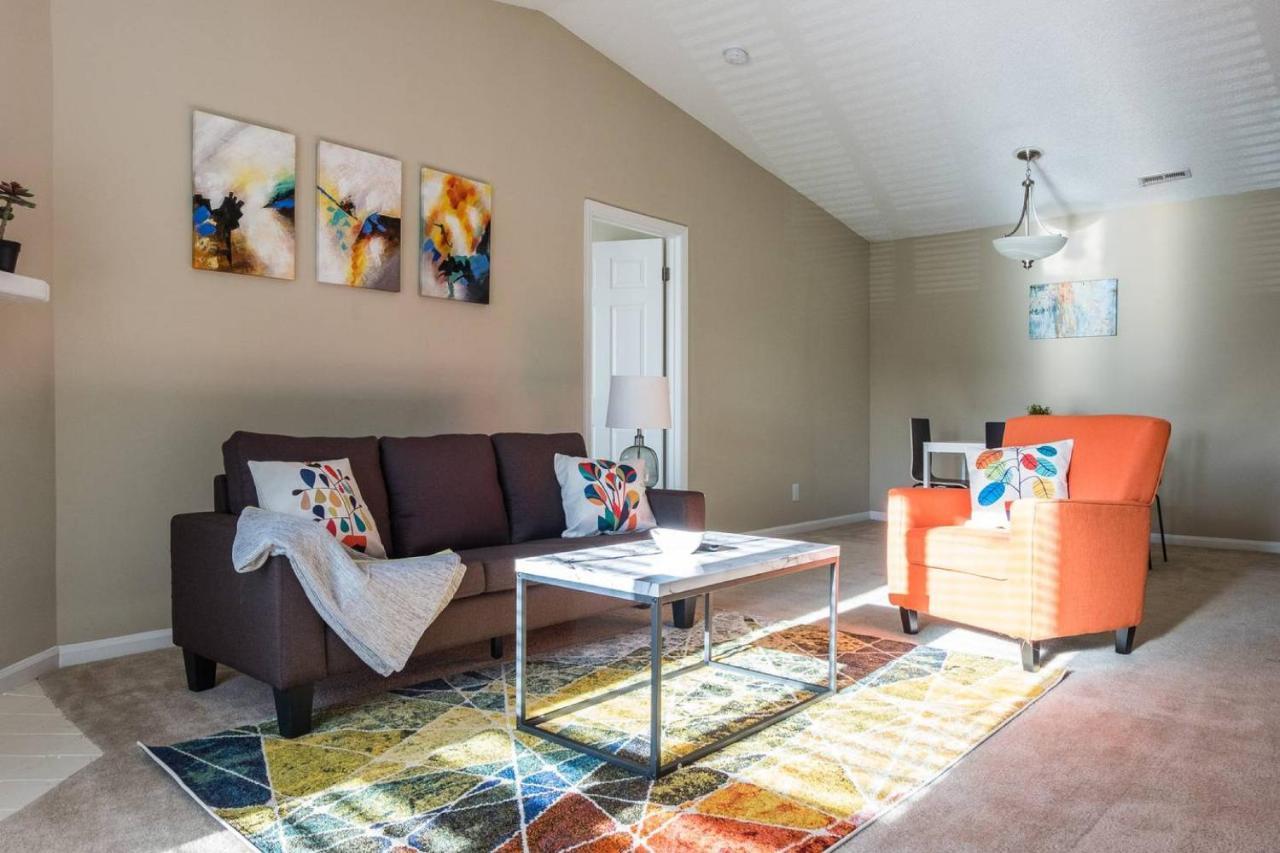 Colorful + Spacious 2Br | Near Spectrum + Stadium Charlotte Extérieur photo