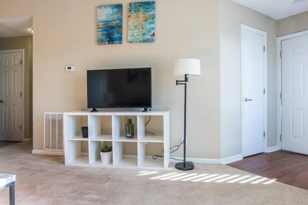 Colorful + Spacious 2Br | Near Spectrum + Stadium Charlotte Extérieur photo